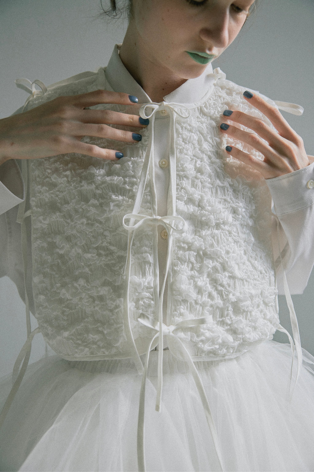 Piping Ribbon Vest - White
